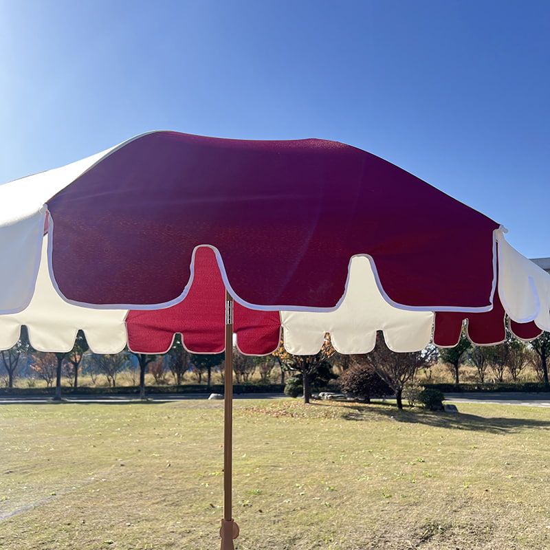 2Mファイバーフレーム、軽量アルミシャフト、普通の日傘。