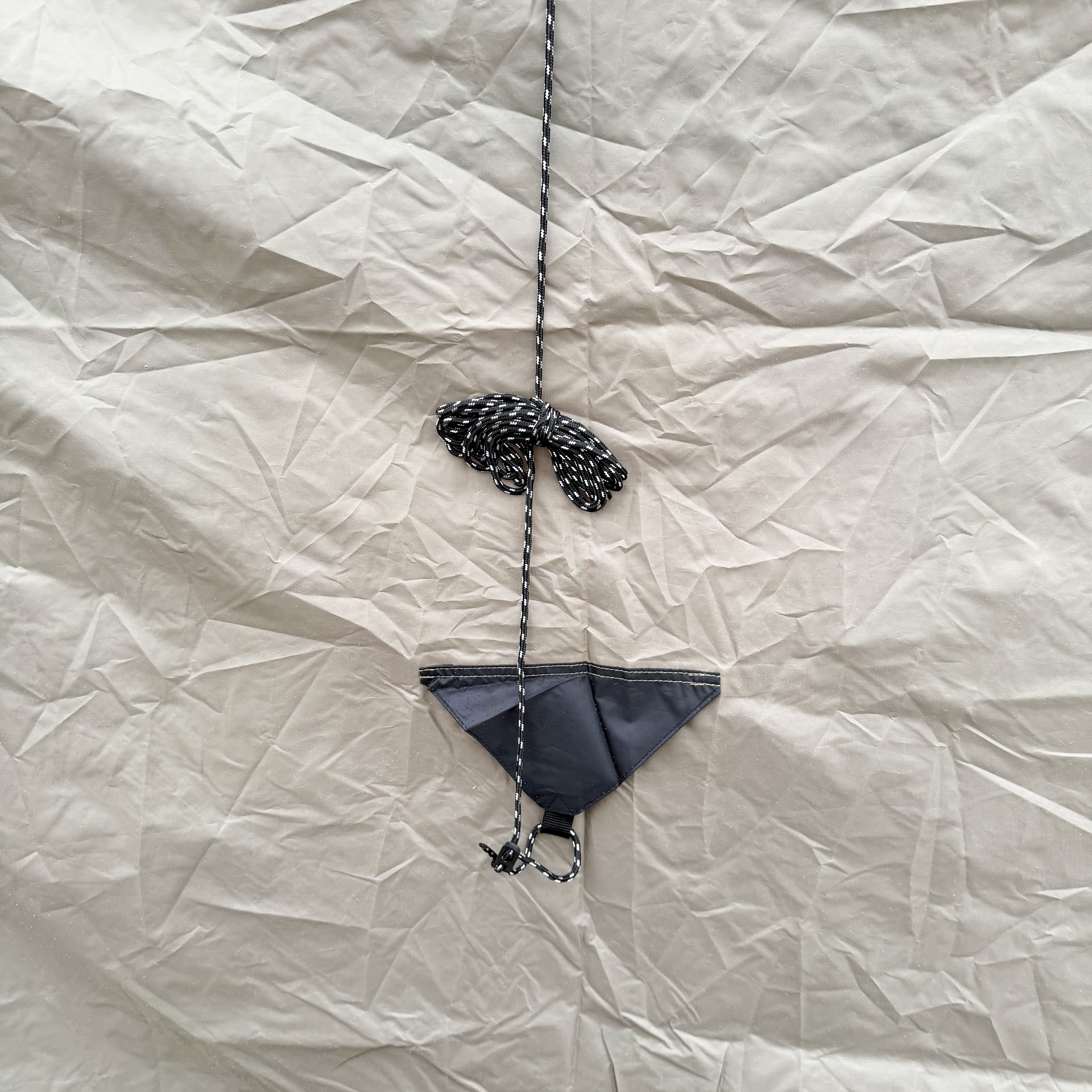 車の後部に接続するアウトドアキャンプ用二層テント